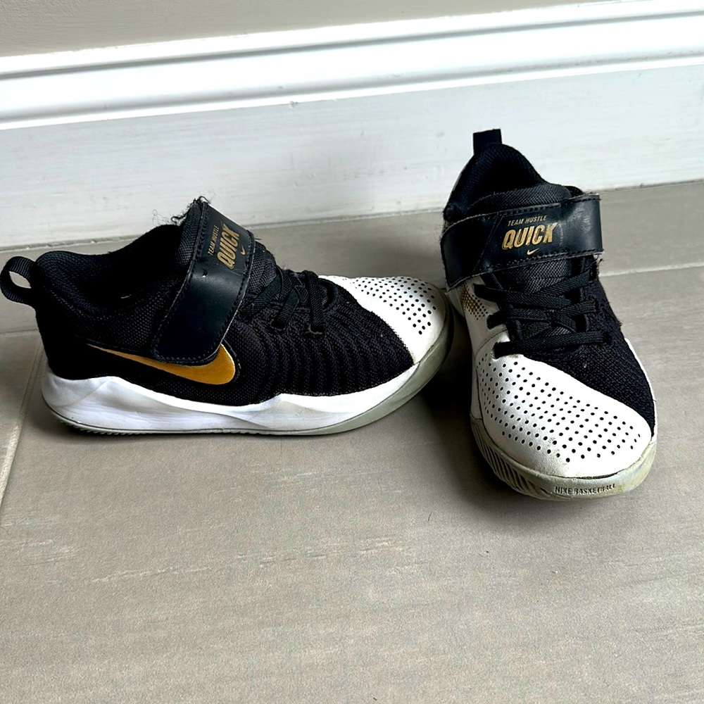 Nike team hustle sneakers
